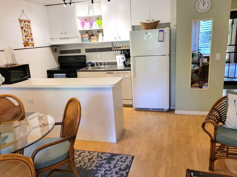 This kitchen has pretty much everythig needed to cook snacks or full meals!