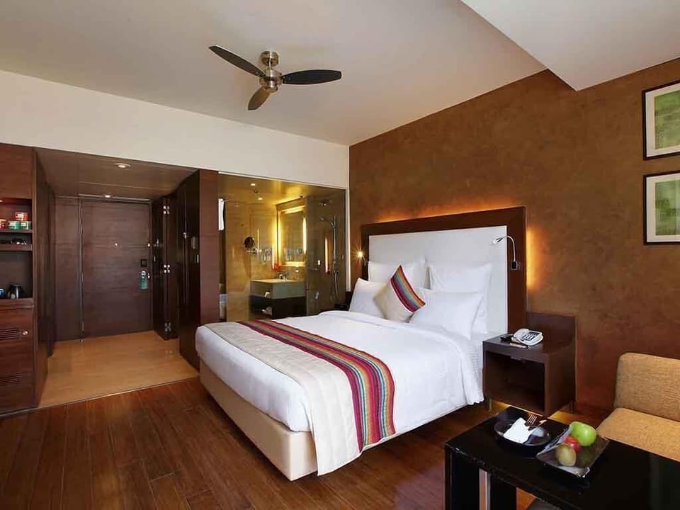 Premium bedding, pillowtop beds, minibar, in-room safe