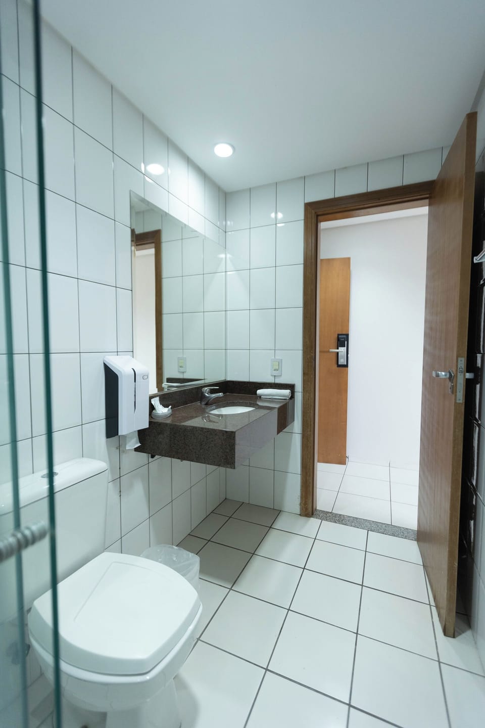 Luxo Casal + 1 | Bathroom | Shower, free toiletries, towels