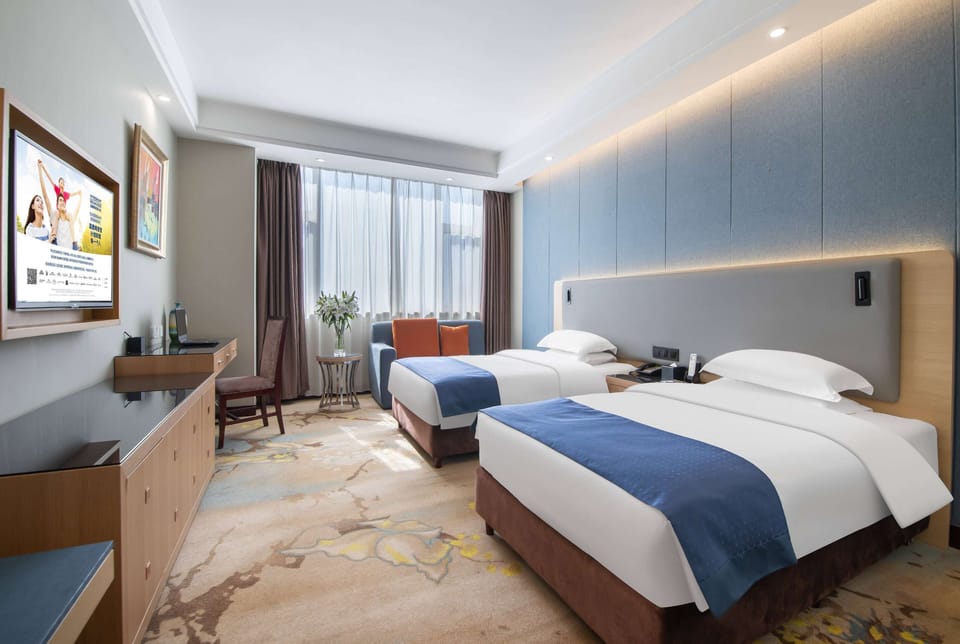 In-room safe, soundproofing, free WiFi, bed sheets