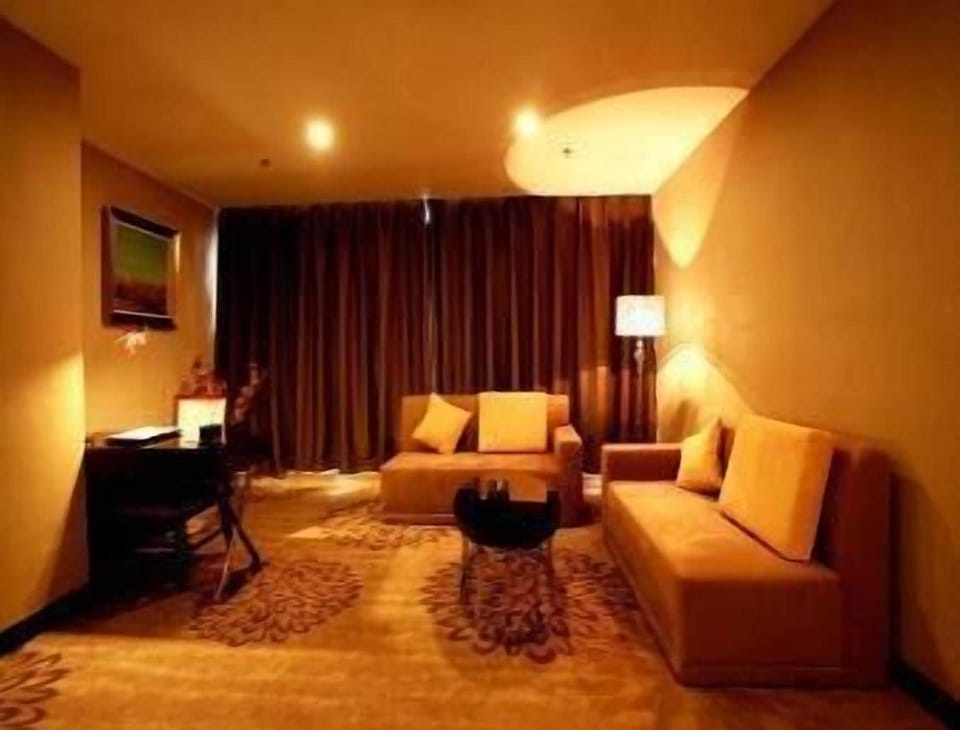 In-room safe, soundproofing, free WiFi, bed sheets