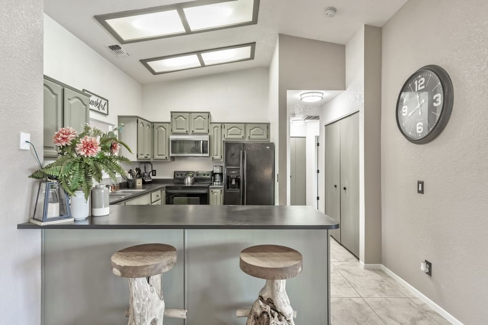 Luxury House | Private kitchen | Full-size fridge, microwave, oven, stovetop