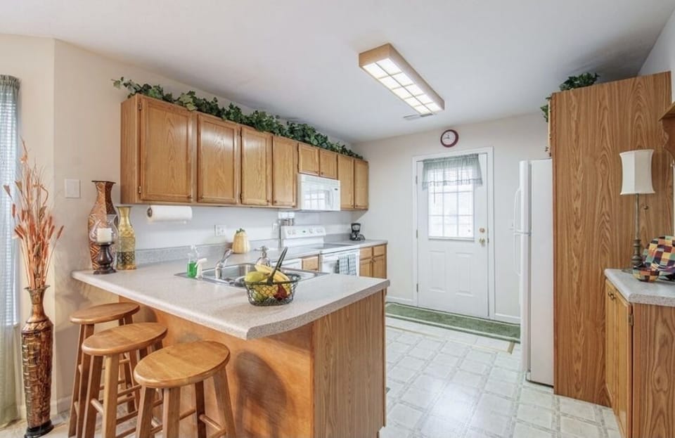 Kitchen equipped with Coffee Maker, Blender, Magic Bullet, & Crockpot.