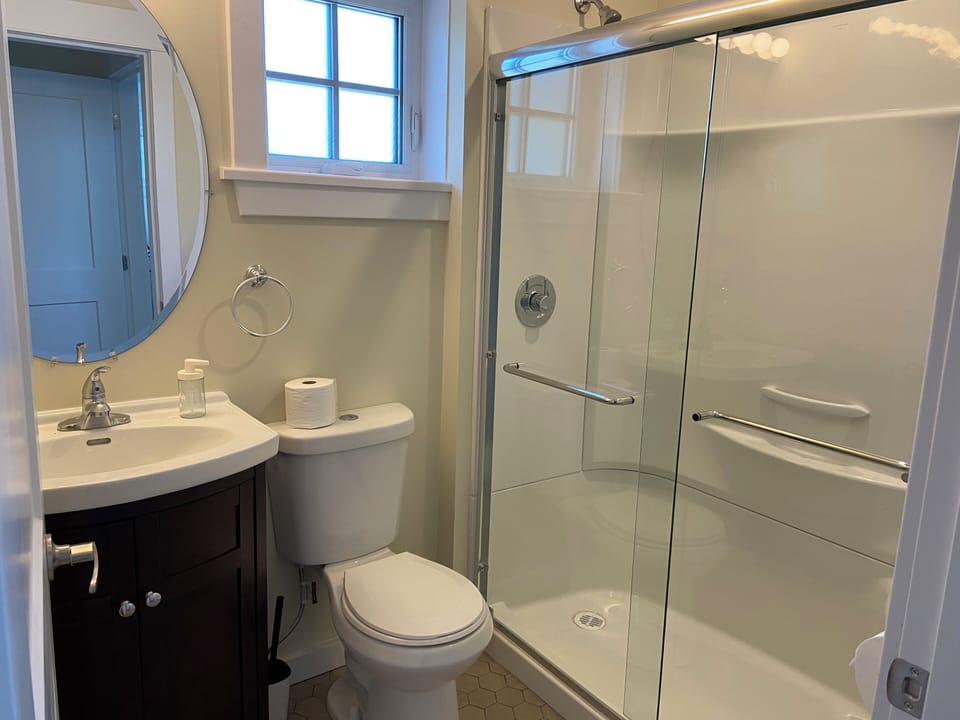 Superior Room | Bathroom | Shower, hair dryer, soap, shampoo