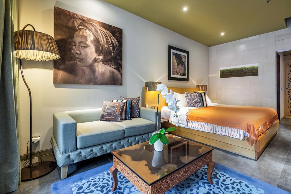 Signature Suites - Adult Only | Minibar, in-room safe, desk, laptop workspace