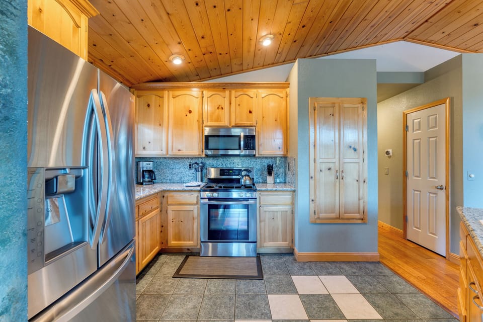 Full kitchen. Who's cooking tonight?