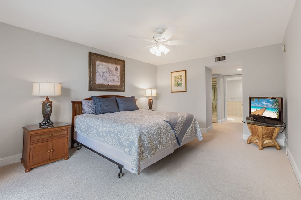 Cozy primary suite