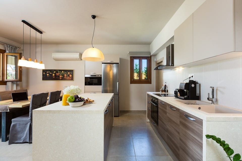 The kitchen is totally functional and fully equipped!