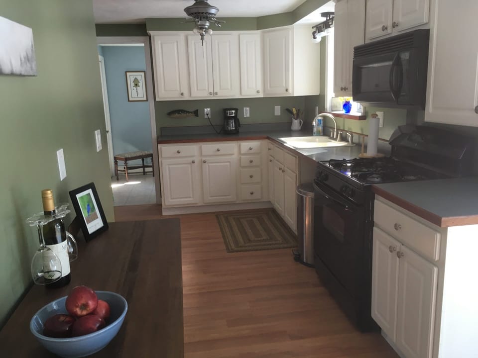 Well stocked kitchen with full size fridge and wine bar.
