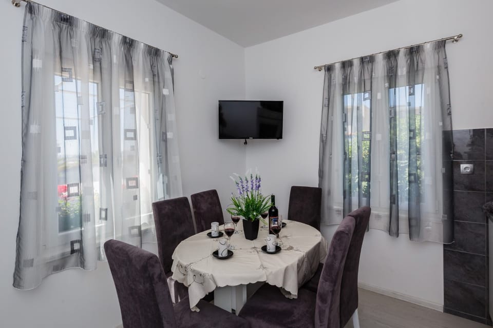 Villa | Dining