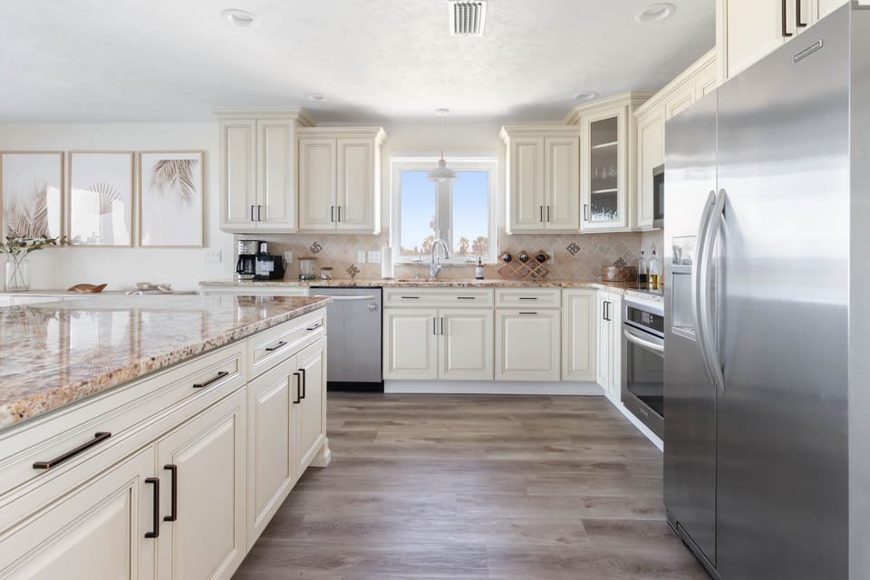 OPEN KITCHEN CONCEPT BRINGS FAMILY AND FRIENDS TOGETHER!
