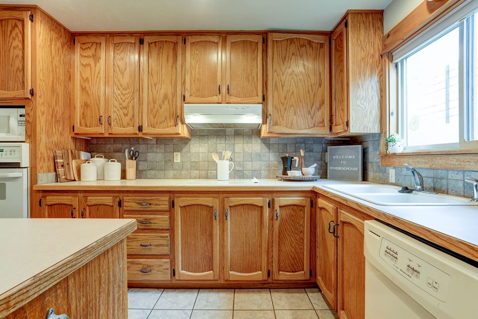 House, 3 Bedrooms | Private kitchen | Fridge, microwave, oven, dishwasher