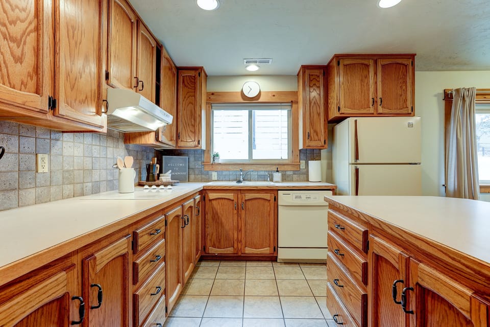 House, 3 Bedrooms | Private kitchen | Fridge, microwave, oven, dishwasher