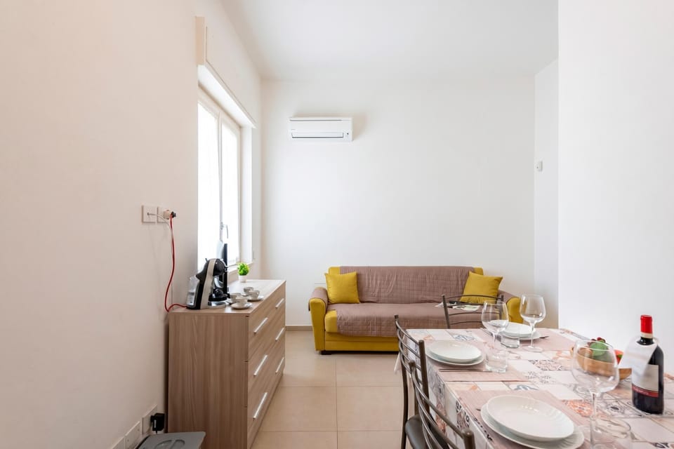 Family Apartment, 2 Bedrooms, Balcony (La Suite 2 Ondina Viareggio 200m from) | Interior