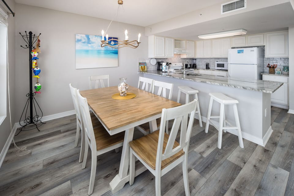 Dining Area - The dinning room table located next to the kitchen for your convenience