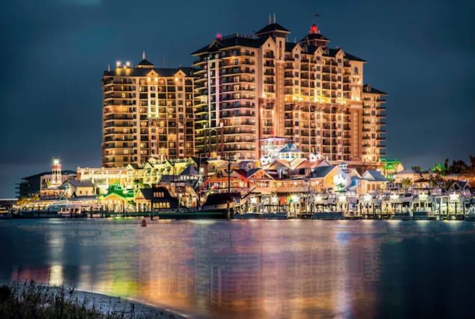 HarborWalk 10 minute drive