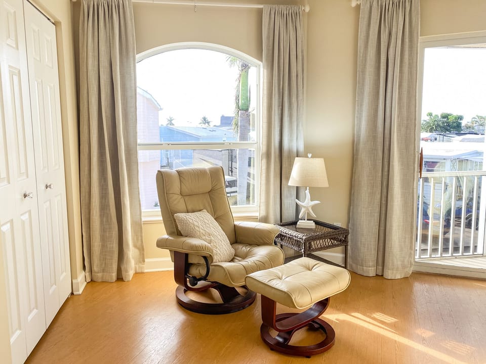 Grab your coffee & a good book and relax in the peace of your master suite