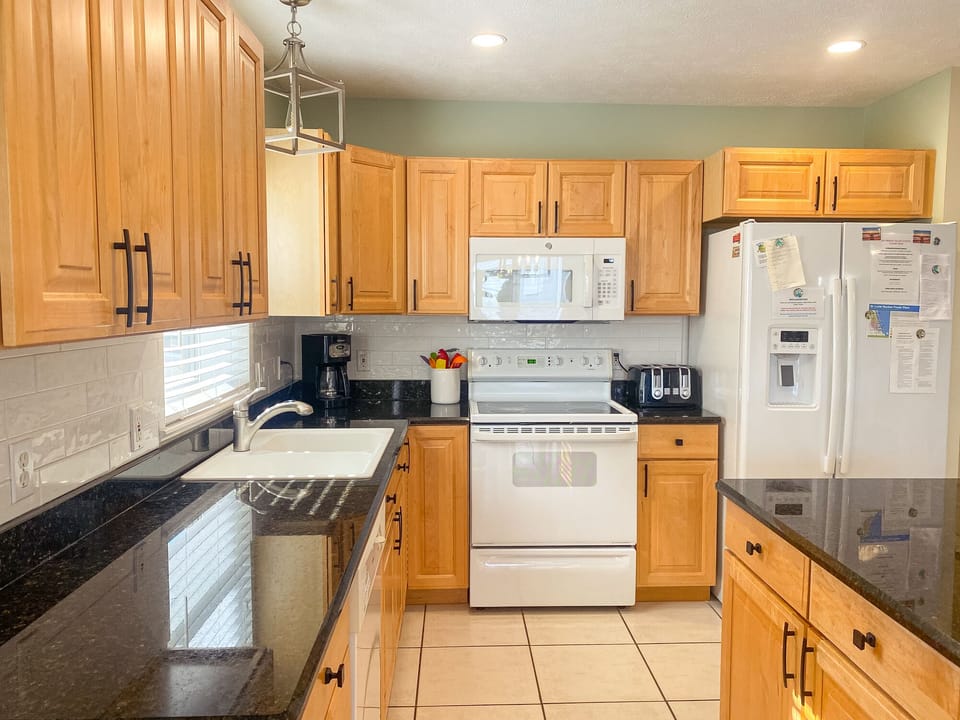 Large, spacious kitchen for your culinary skills!