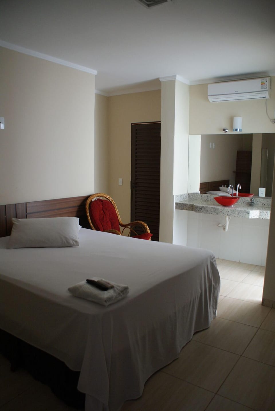 Comfort Room | Free WiFi, bed sheets