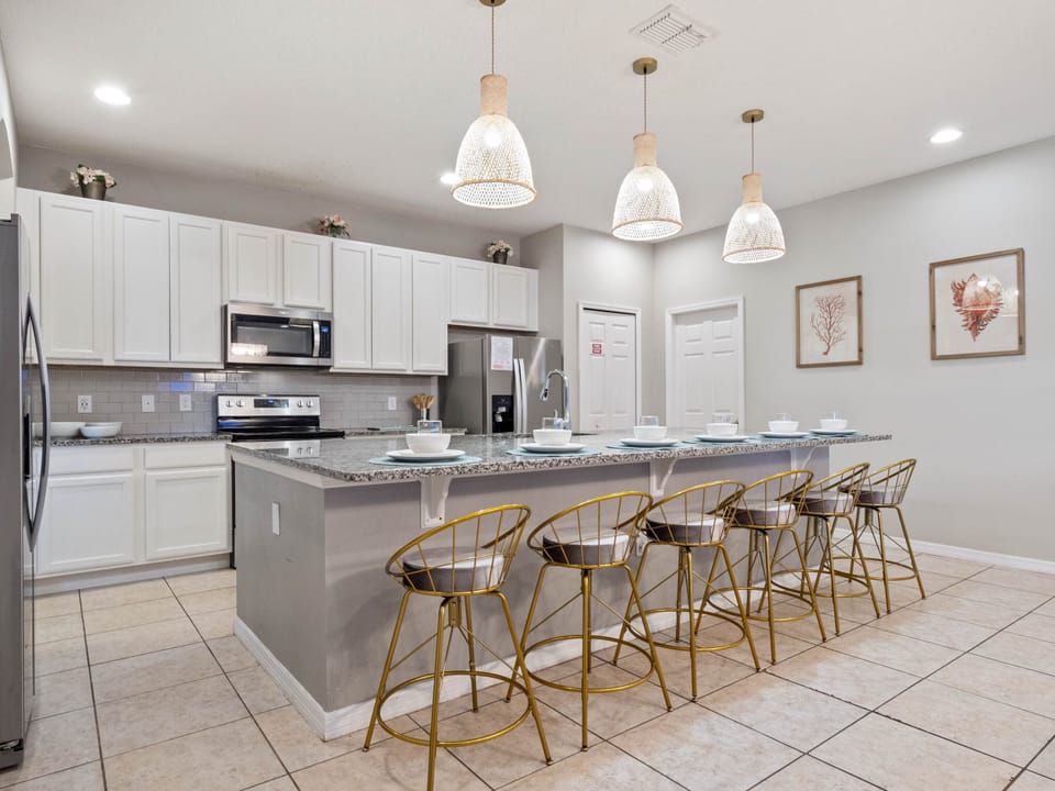 - Spacious kitchen with modern stainless appliances  
- Large island with seating for family and friends  
- Vacation rental in Florida with open kitchen design