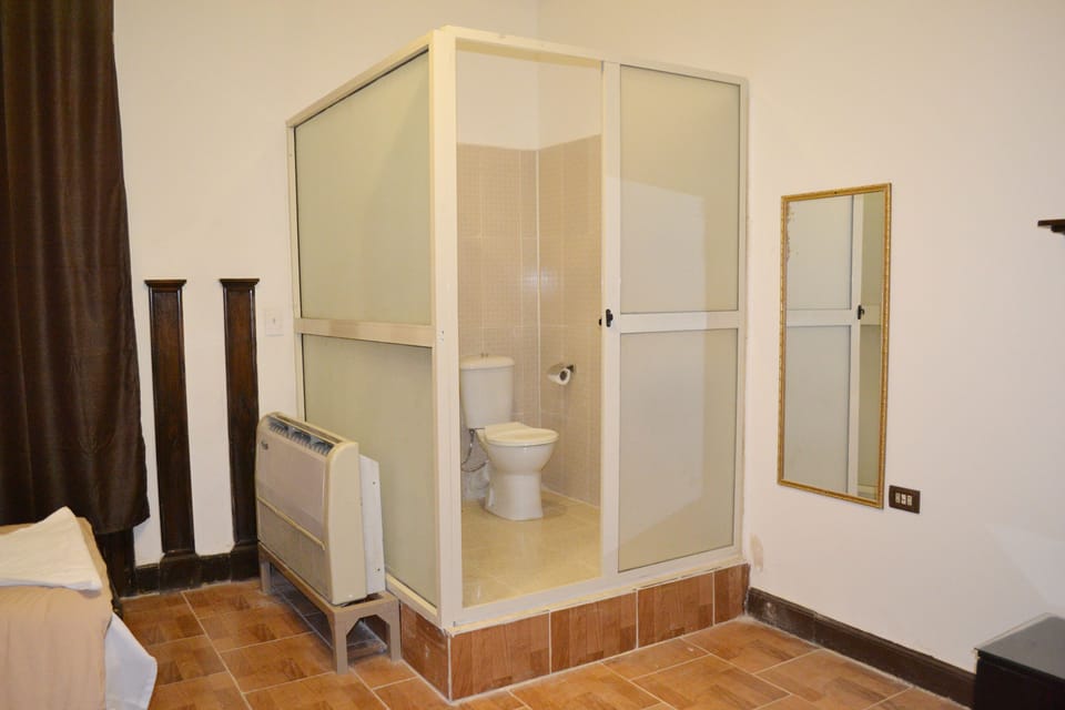 0B | Bathroom | Shower, free toiletries, hair dryer