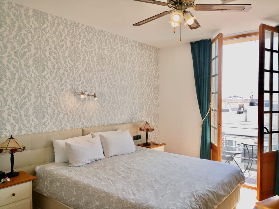 Comfort Double or Twin Room, Balcony, Garden View | Minibar, in-room safe, laptop workspace, blackout drapes