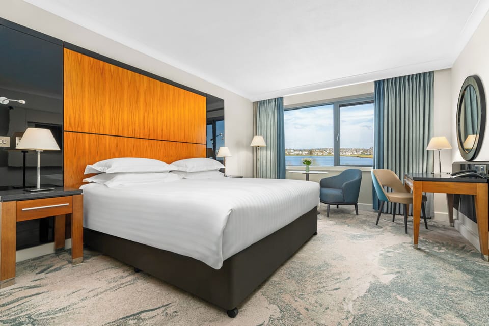 Premium bedding, in-room safe, desk, blackout drapes