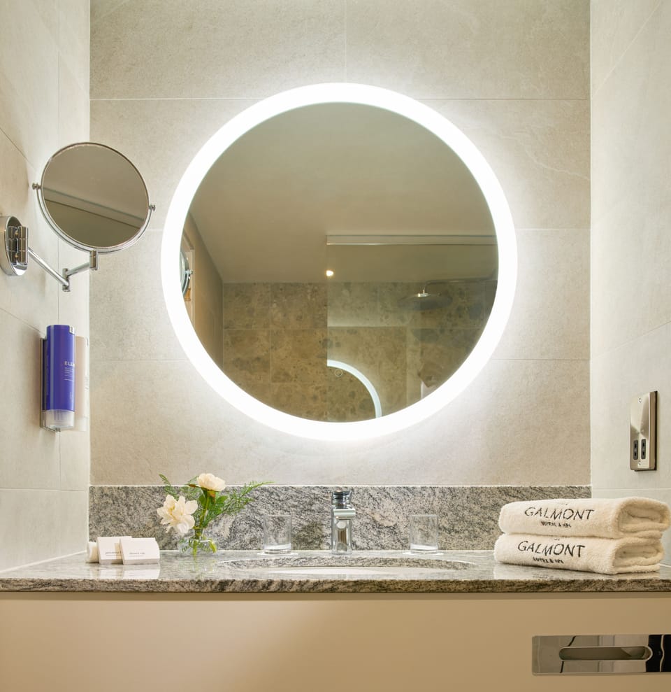 Combined shower/tub, designer toiletries, hair dryer, slippers