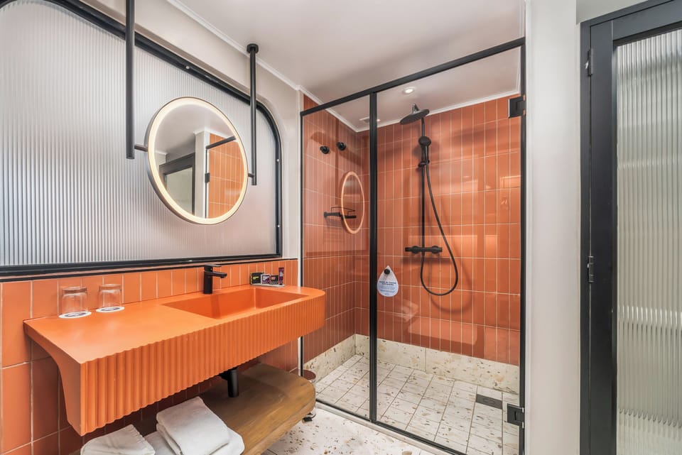 Separate tub and shower, deep soaking tub, free toiletries, hair dryer