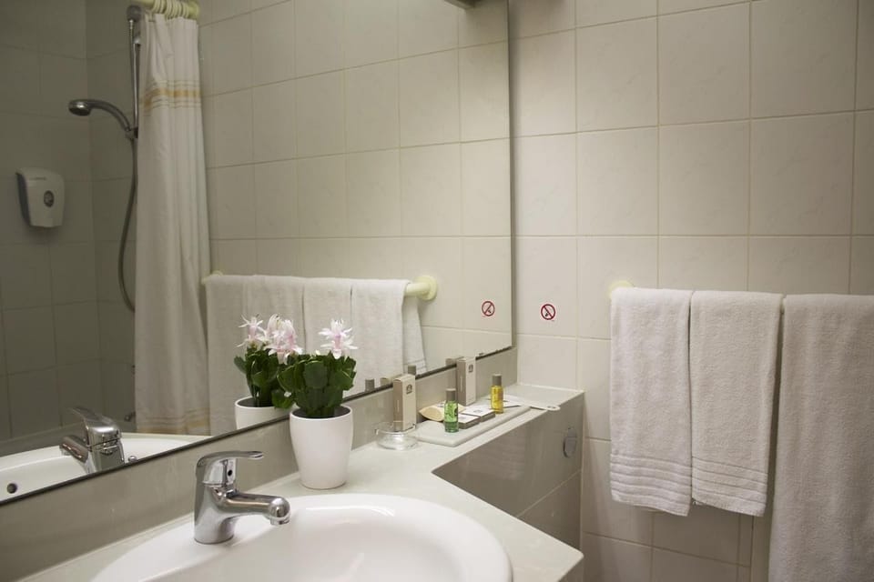 In-room safe, desk, laptop workspace, free WiFi