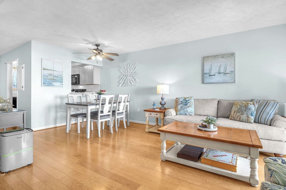 Living / Dining Area - Southeast