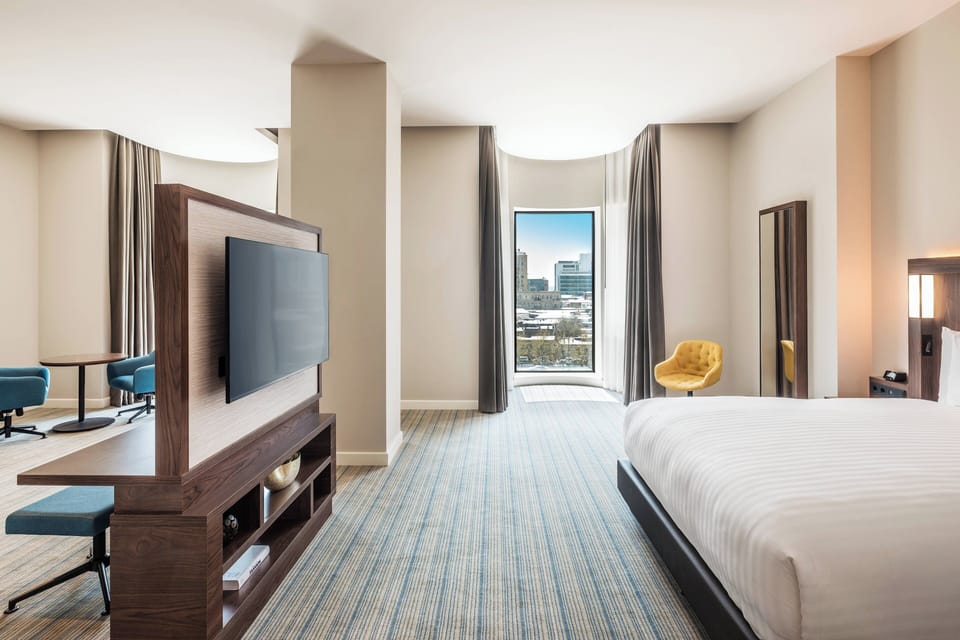 Junior Suite, 1 King Bed | Premium bedding, minibar, in-room safe, desk