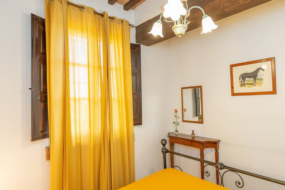 House | 6 bedrooms, individually furnished, bed sheets