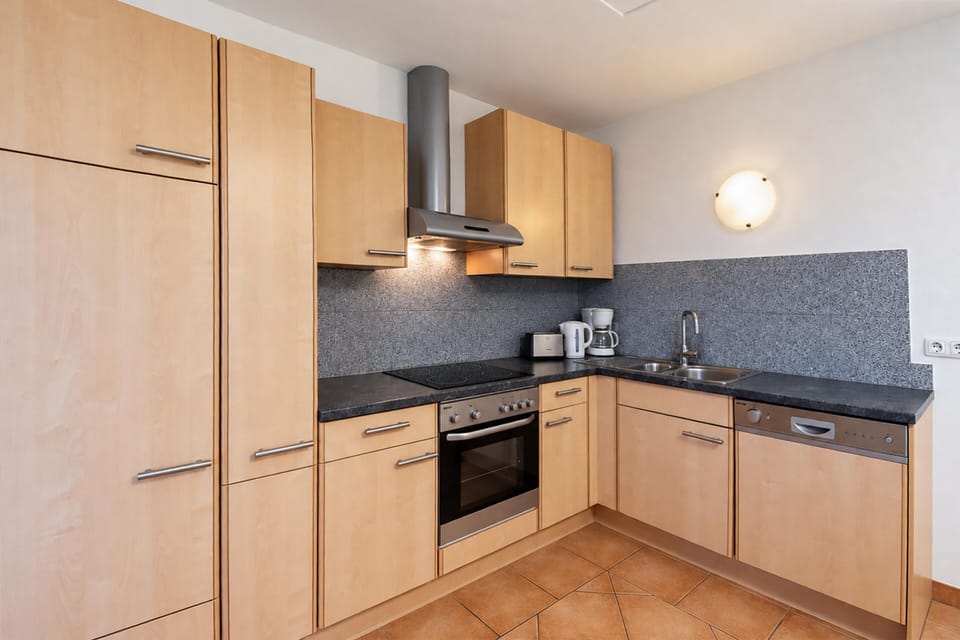 Apartment | Private kitchen | Coffee/tea maker, cookware/dishes/utensils