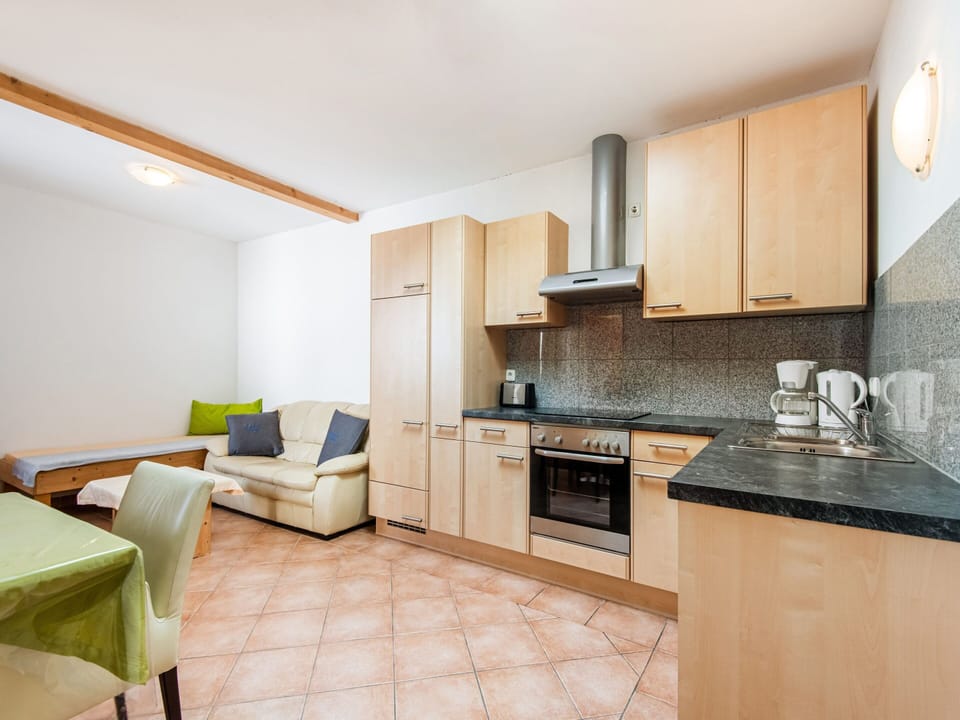 Apartment | Private kitchen | Coffee/tea maker, cookware/dishes/utensils