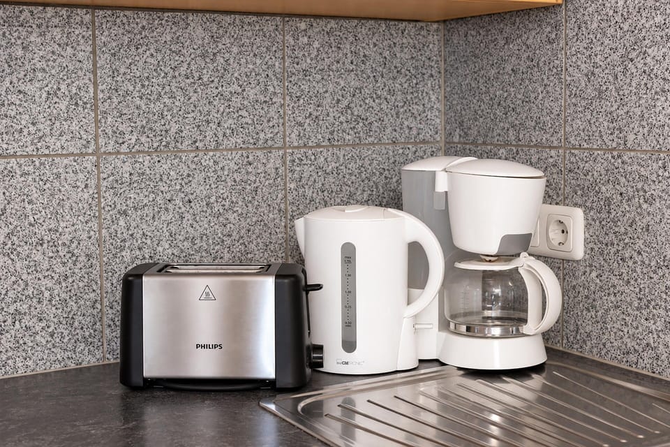 Apartment | Private kitchen | Coffee/tea maker, cookware/dishes/utensils