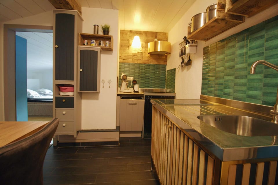 Apartment | Private kitchen | Microwave, toaster