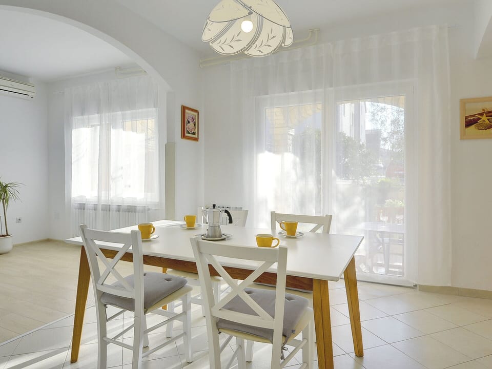 Apartment | Dining
