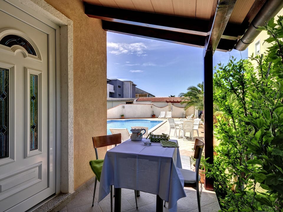 Apartment | Dining