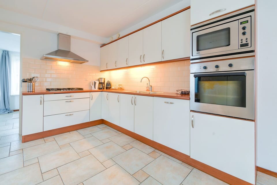 House | Private kitchen | Oven, highchair