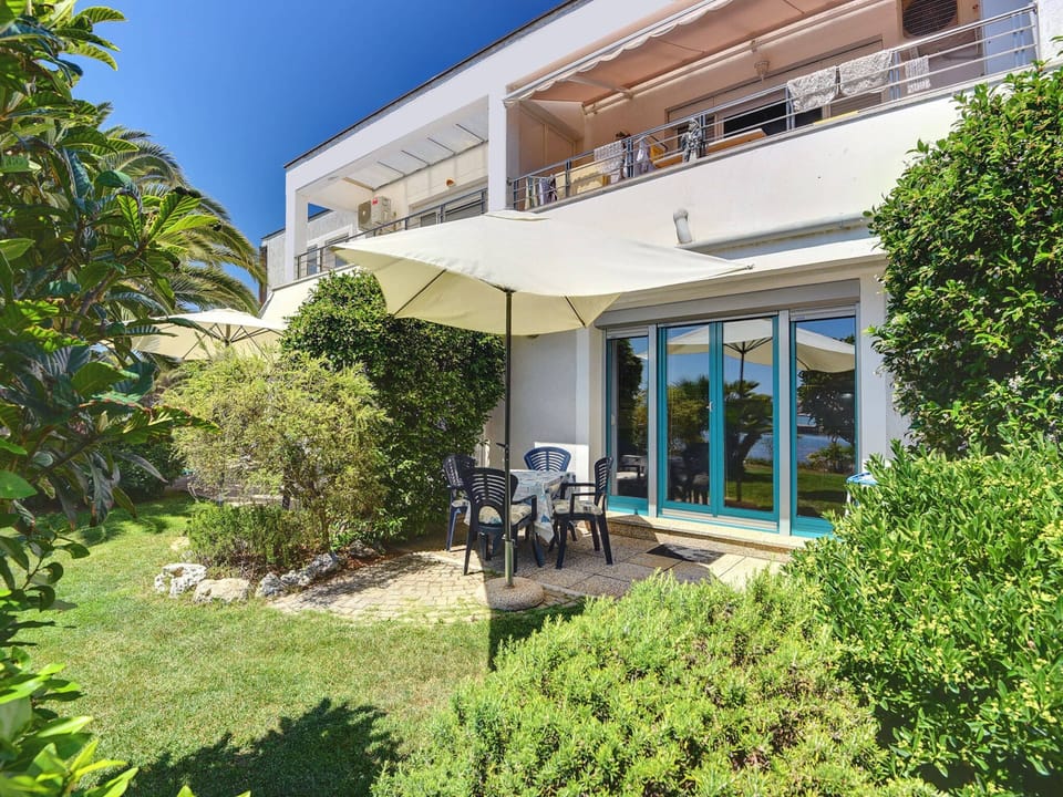 Apartment | Dining