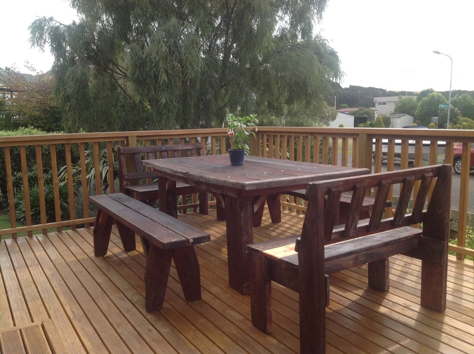 Large outdoor table 