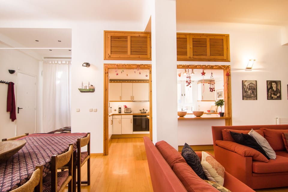 Living/dining area