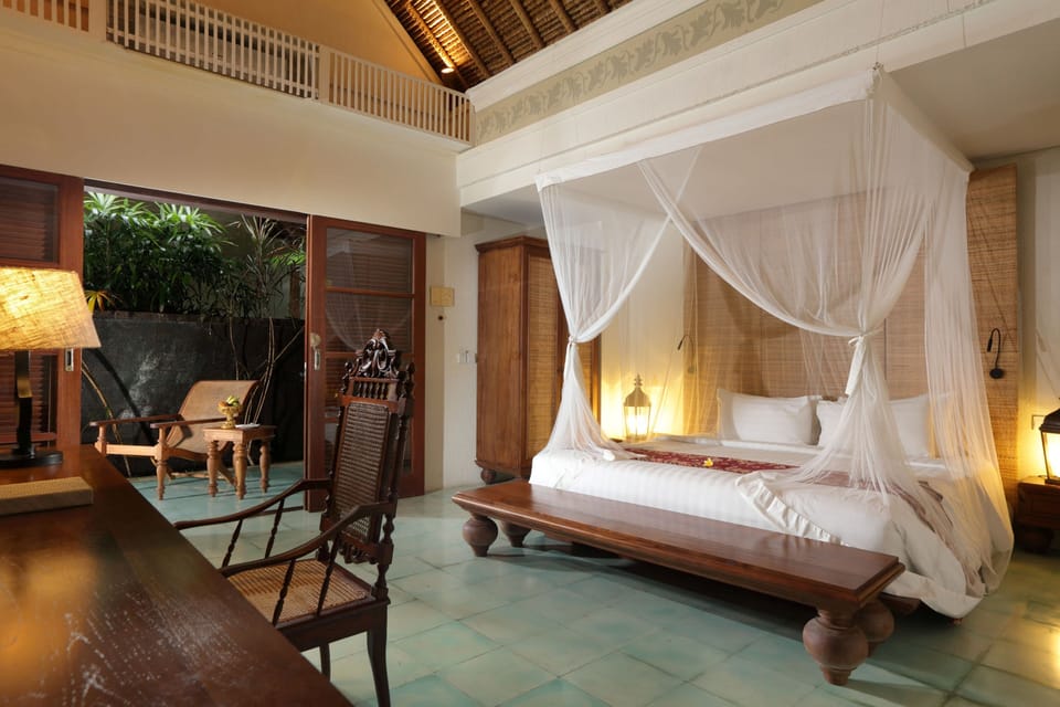 Minibar, in-room safe, desk, free WiFi