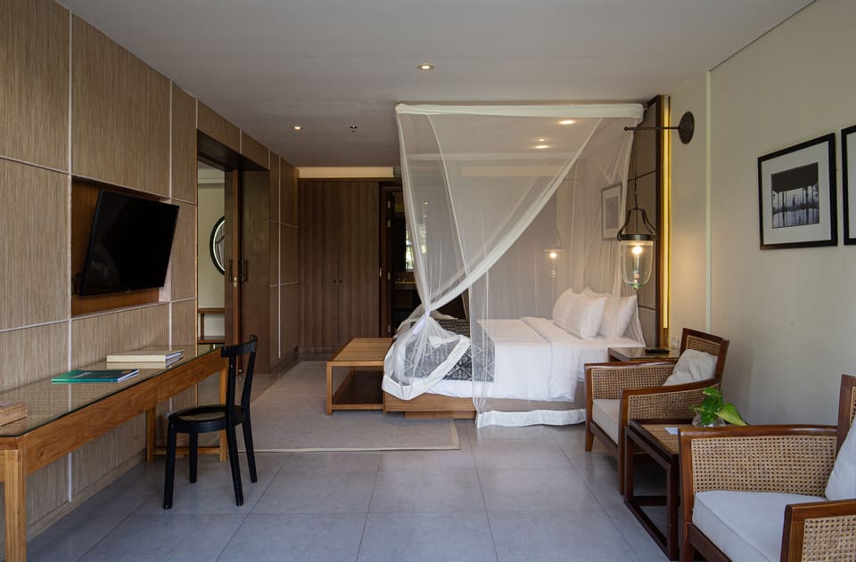 Suite, 1 Bedroom | Minibar, in-room safe, desk, WiFi (free)