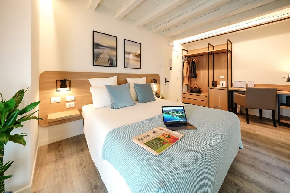 Deluxe Room | Premium bedding, down comforters, minibar, in-room safe