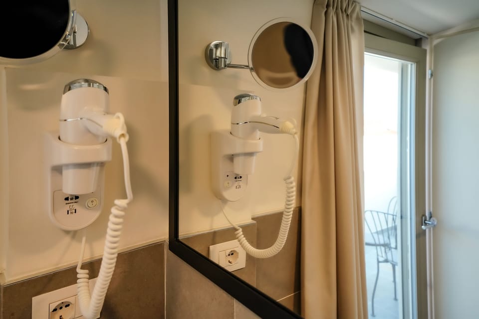 Deluxe Room, City View | Bathroom | Shower, free toiletries, hair dryer, slippers