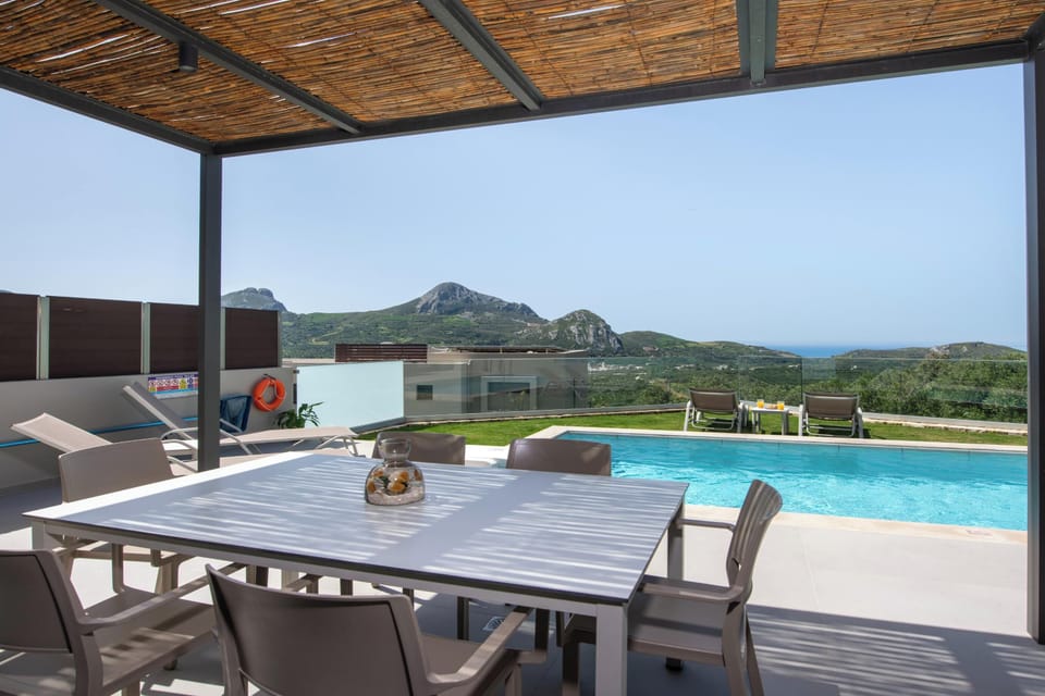 Outdoor dining table that seats up to 6 guests perfect for al fresco dining!