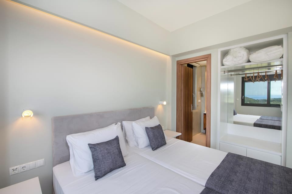 Bedroom with two twin size beds (0,90 x 2,00) on the first floor.