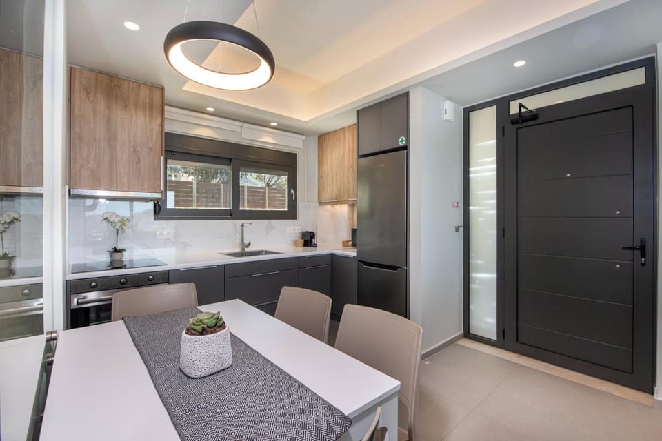 Fully equipped kitchen with all modern appliances